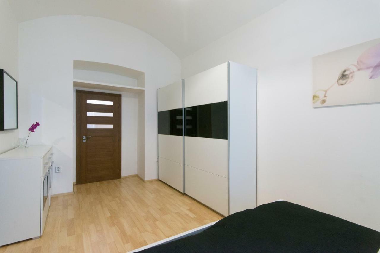 Spacious Apartment Near Wenceslas Square ปราก ภายนอก รูปภาพ