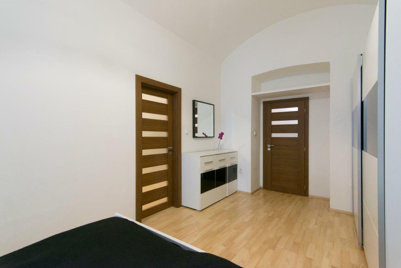 Spacious Apartment Near Wenceslas Square ปราก ภายนอก รูปภาพ