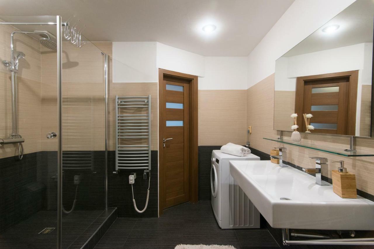 Spacious Apartment Near Wenceslas Square ปราก ภายนอก รูปภาพ