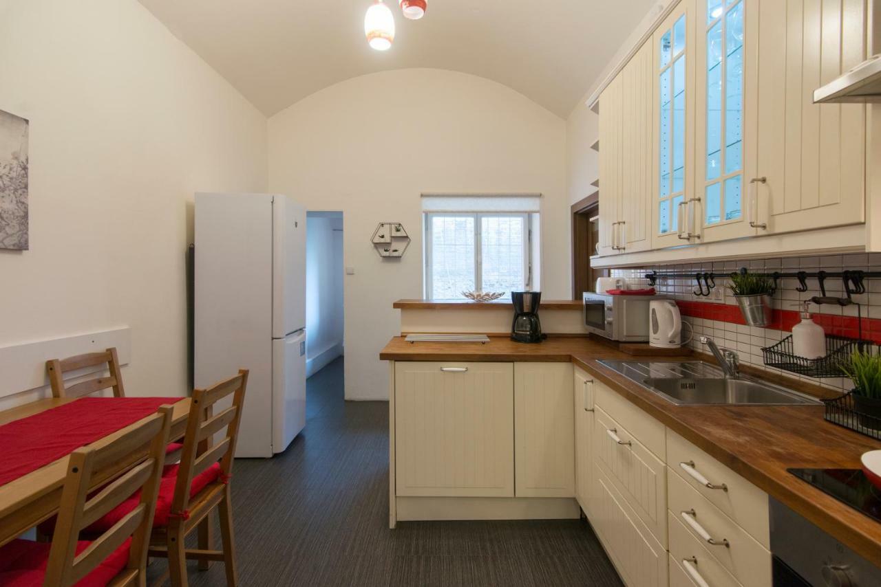 Spacious Apartment Near Wenceslas Square ปราก ภายนอก รูปภาพ